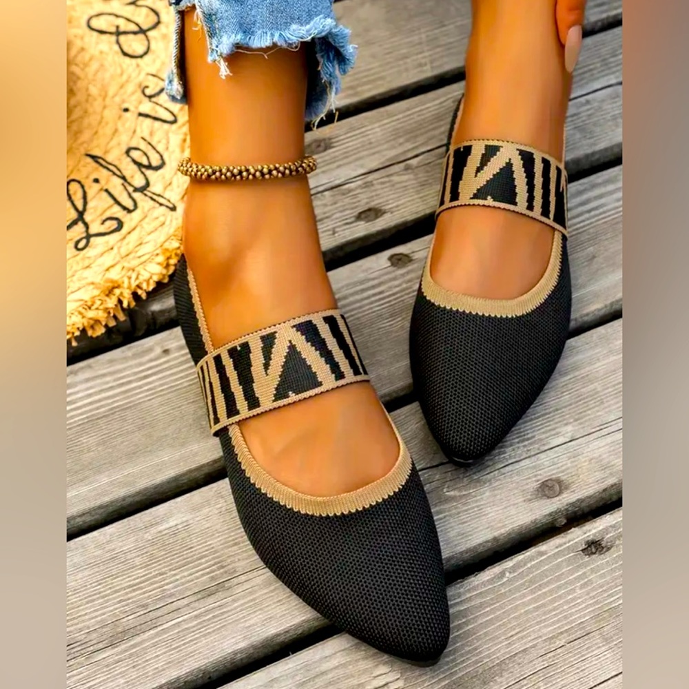 New Cute flats black with accented strap Sz 6.5/7